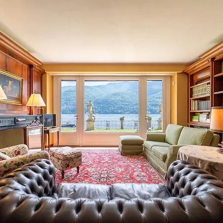 Lakefront 1800s Private Dock, Art Luxury