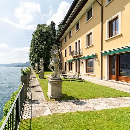 Lakefront 1800s Private Dock, Art Luxury
