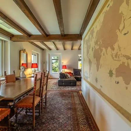 Lakefront 1800s Private Dock, Art Luxury