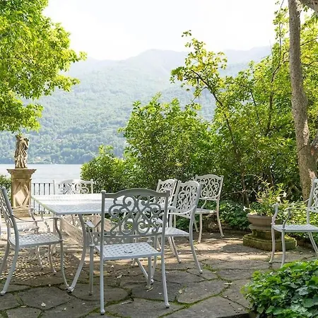 Lakefront 1800s Private Dock, Art Luxury